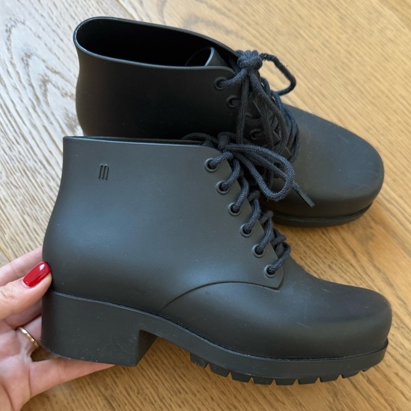 Mini Melissa Stellar Lace Up Ankle Boots Kids - EUC - Girls Size 1 - Black - Picture 1 of 7